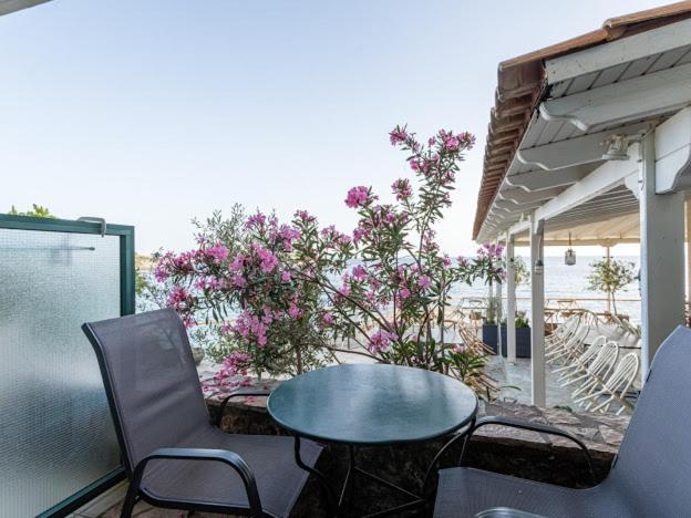 Marina Aparthotel Kardhamili Exterior foto